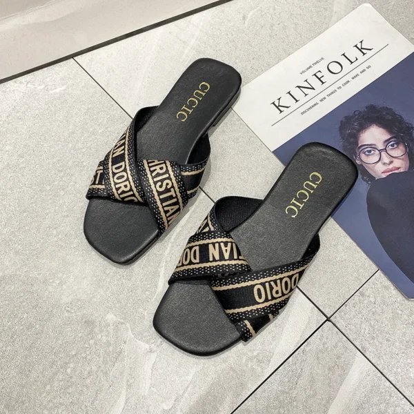 2025 Designer Summer New Women's Slippers Bathroom Outdoor Walking Sandals Fashion Fashion Fashion Versatile Women's Shoes - Image 4